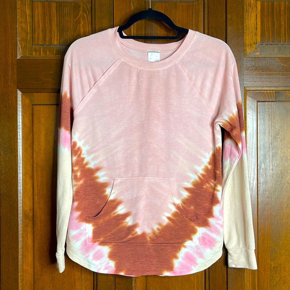No Boundaries Small pink/brown long-sleeved top.